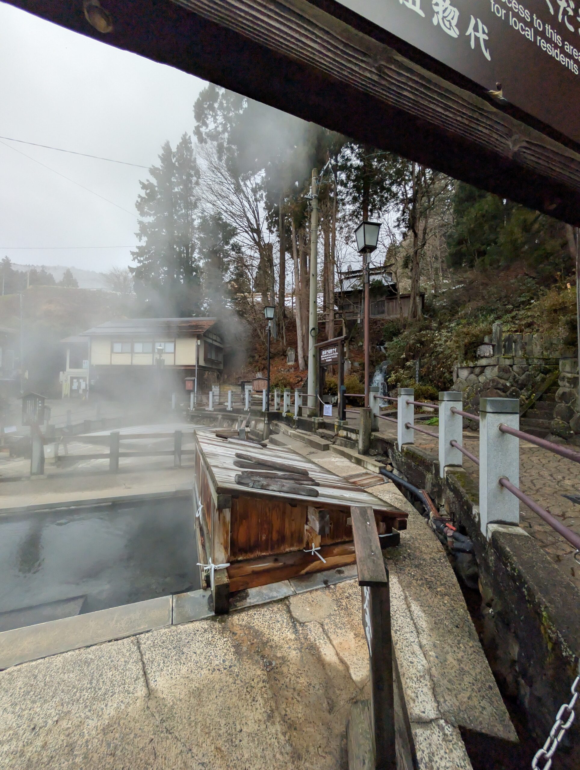 PXL_20251222_023627643.RAW-01.COVER